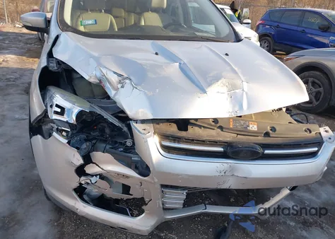 2014 Ford Escape Titanium z USA, uszkodzony, nr VIN 1FMCU9J91EUE21871